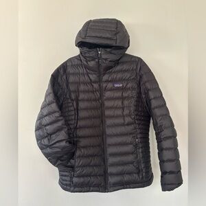 Patagonia Down Jacket Womens Black X-Large

Like new, worn only a few times.